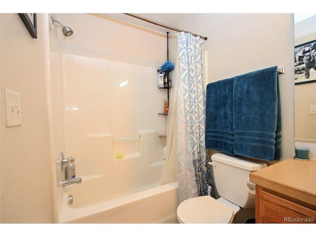 3014 Mariners Landing Dr, Evans, CO 80620