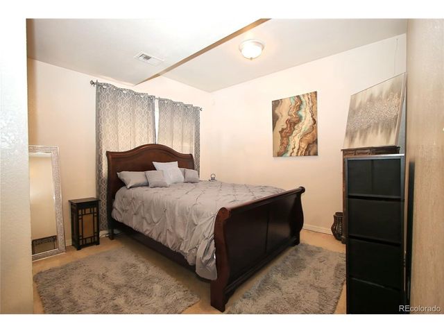 3014 Mariners Landing Dr, Evans, CO 80620