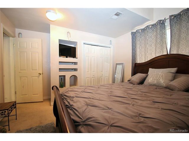 3014 Mariners Landing Dr, Evans, CO 80620