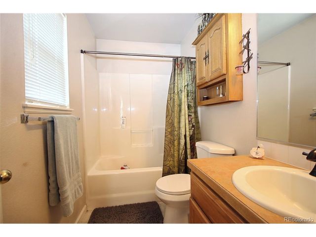 3014 Mariners Landing Dr, Evans, CO 80620
