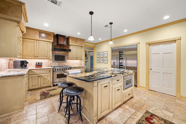 1524 Travis Street, Columbus, TX 78934