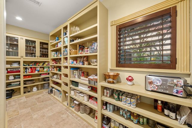 1524 Travis Street, Columbus, TX 78934