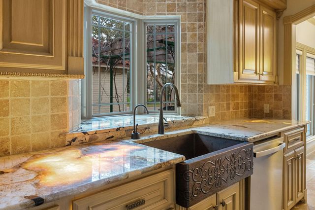 1524 Travis Street, Columbus, TX 78934