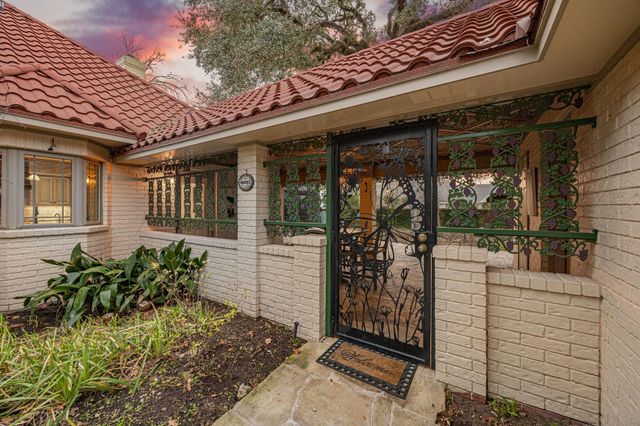 1524 Travis Street, Columbus, TX 78934