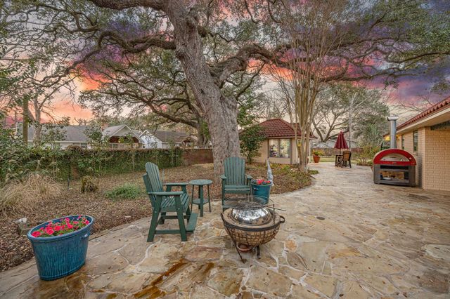 1524 Travis Street, Columbus, TX 78934