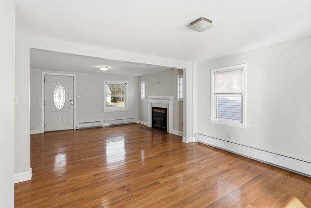 153 Elm St, East Longmeadow, MA 01028