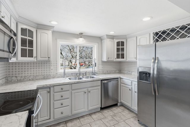 153 Elm St, East Longmeadow, MA 01028