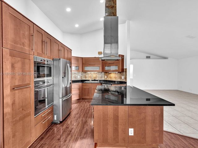 255 Somerset Way, Weston, FL 33326