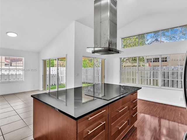 255 Somerset Way, Weston, FL 33326