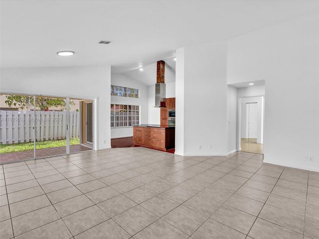 255 Somerset Way, Weston, FL 33326