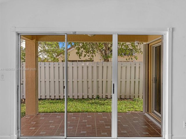 255 Somerset Way, Weston, FL 33326