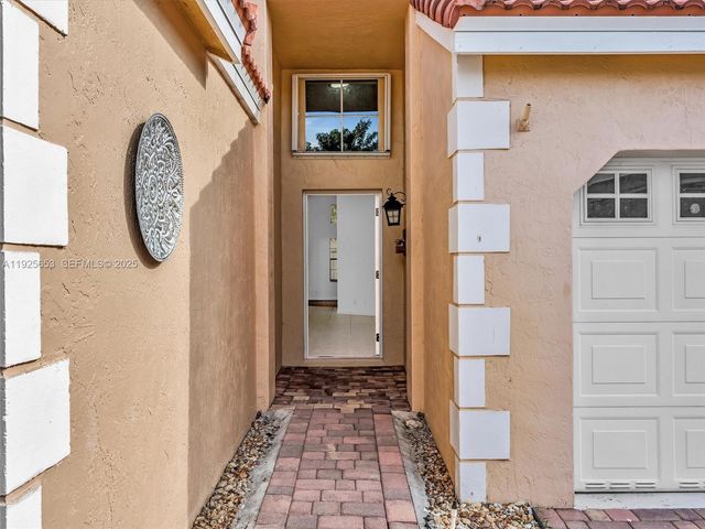255 Somerset Way, Weston, FL 33326
