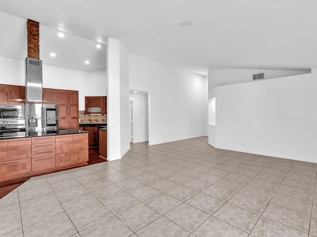255 Somerset Way, Weston, FL 33326