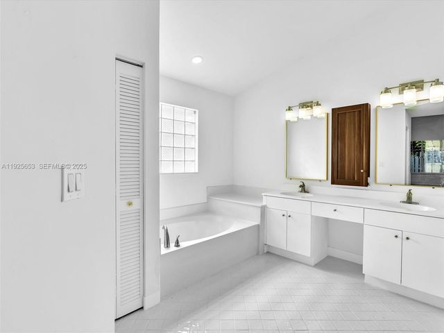 255 Somerset Way, Weston, FL 33326