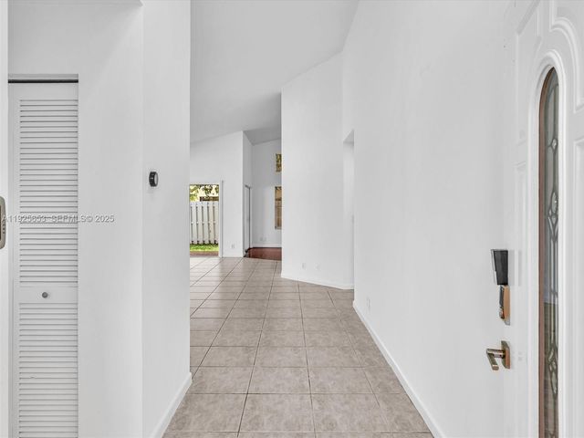 255 Somerset Way, Weston, FL 33326