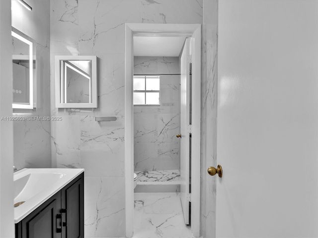 255 Somerset Way, Weston, FL 33326