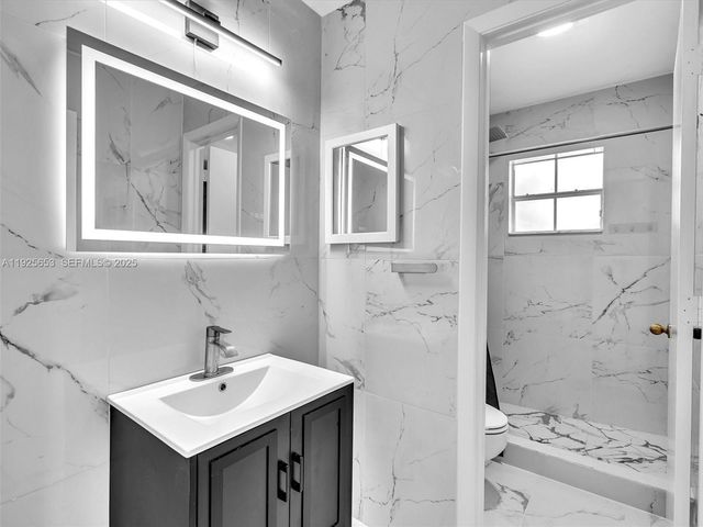 255 Somerset Way, Weston, FL 33326