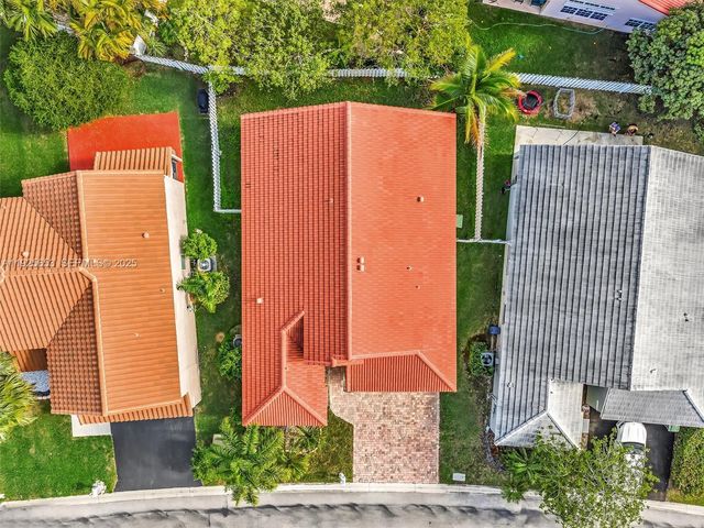 255 Somerset Way, Weston, FL 33326