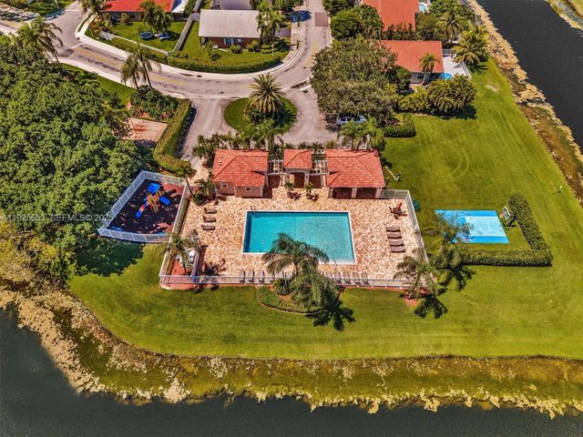 255 Somerset Way, Weston, FL 33326