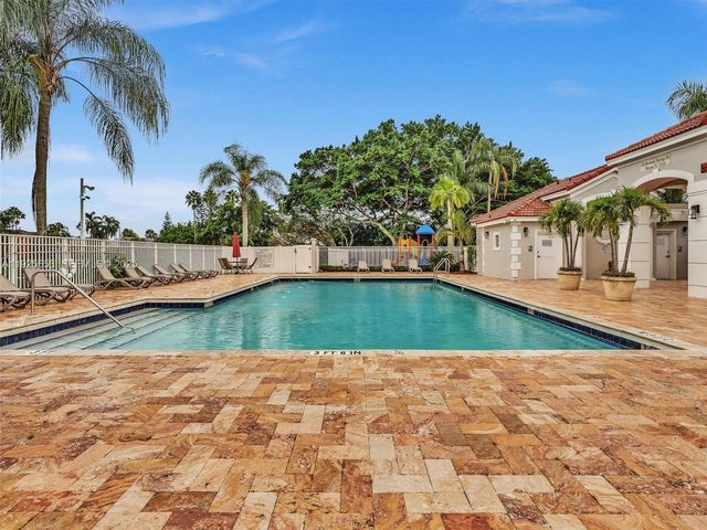 255 Somerset Way, Weston, FL 33326