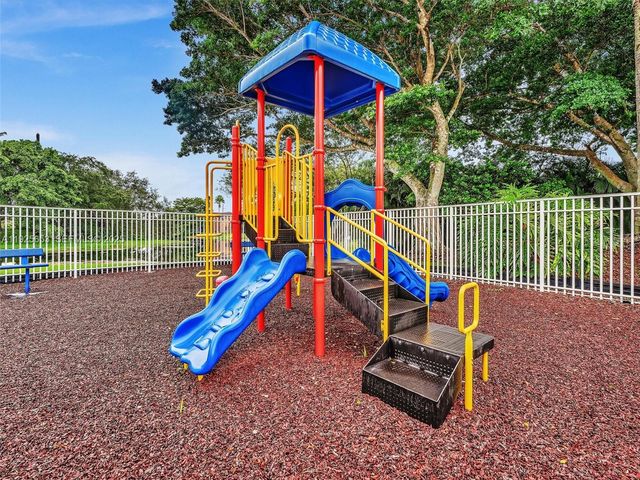 255 Somerset Way, Weston, FL 33326