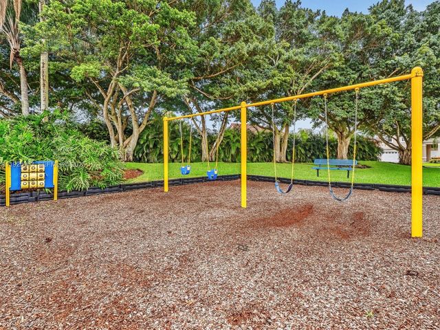 255 Somerset Way, Weston, FL 33326