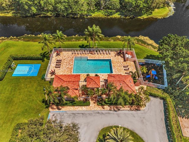 255 Somerset Way, Weston, FL 33326