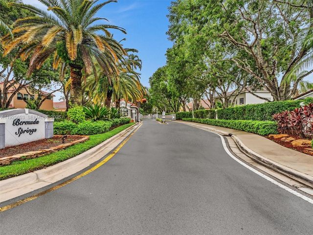 255 Somerset Way, Weston, FL 33326