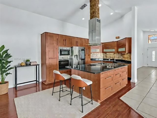 255 Somerset Way, Weston, FL 33326