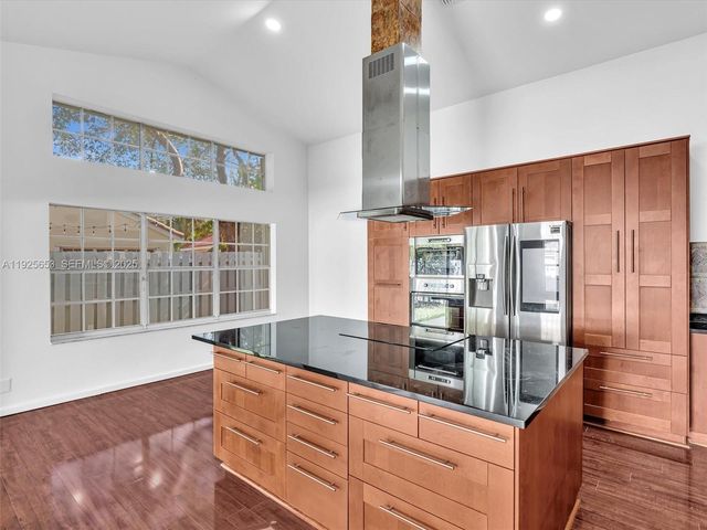 255 Somerset Way, Weston, FL 33326