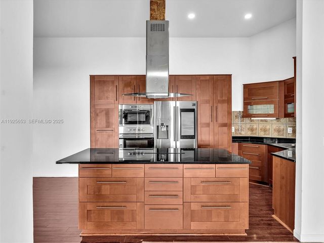 255 Somerset Way, Weston, FL 33326