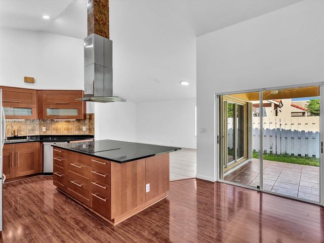 255 Somerset Way, Weston, FL 33326