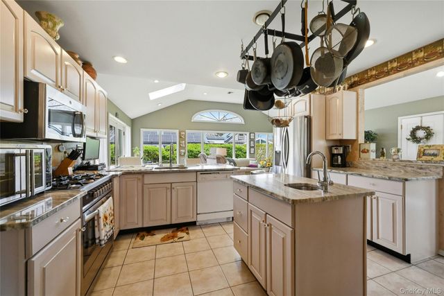 27 Halsey Street, Islandia, NY 11749