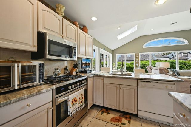 27 Halsey Street, Islandia, NY 11749