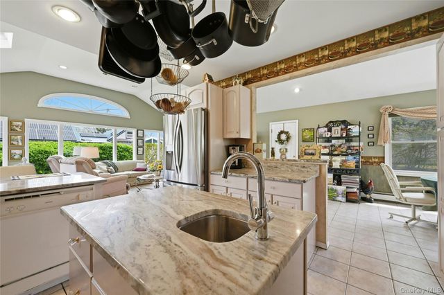 27 Halsey Street, Islandia, NY 11749