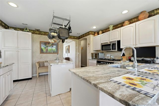 27 Halsey Street, Islandia, NY 11749