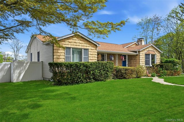 27 Halsey Street, Islandia, NY 11749