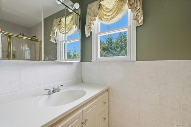 27 Halsey Street, Islandia, NY 11749