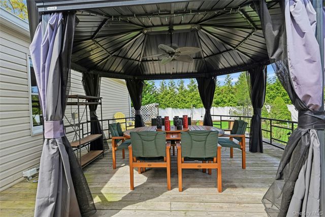 27 Halsey Street, Islandia, NY 11749