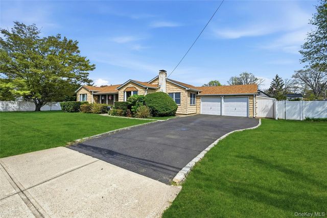 27 Halsey Street, Islandia, NY 11749