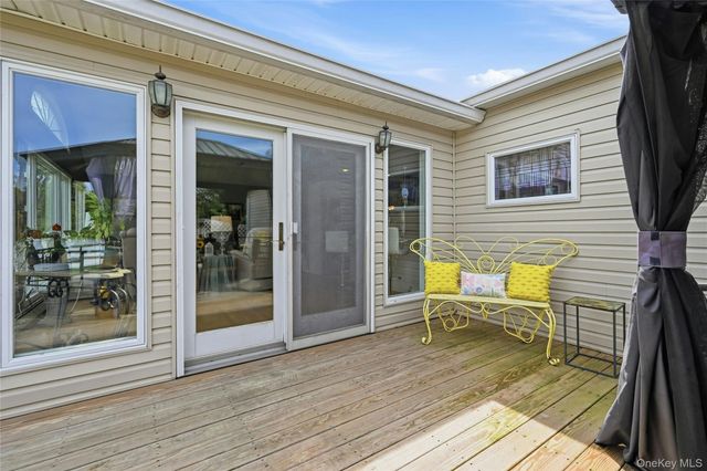 27 Halsey Street, Islandia, NY 11749