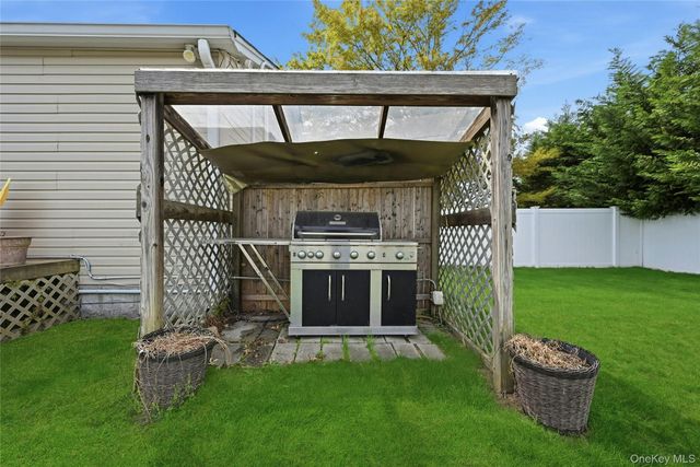 27 Halsey Street, Islandia, NY 11749