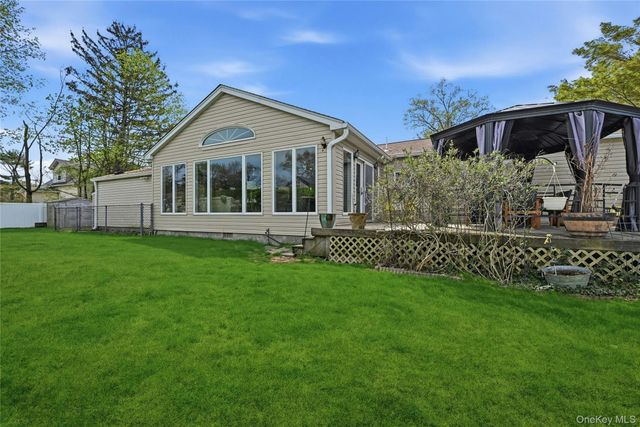 27 Halsey Street, Islandia, NY 11749