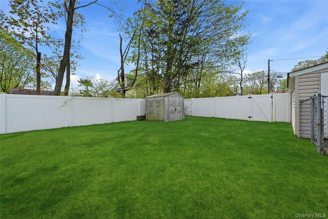 27 Halsey Street, Islandia, NY 11749