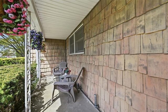 27 Halsey Street, Islandia, NY 11749