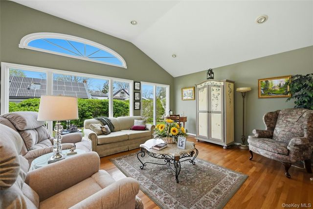 27 Halsey Street, Islandia, NY 11749