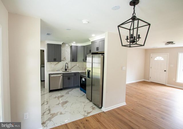 7928 RUSSELL RD, Alexandria, VA 22309