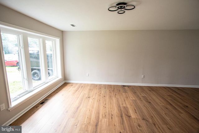 7928 RUSSELL RD, Alexandria, VA 22309