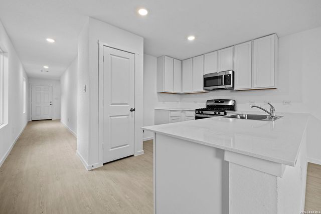 12619 Kathleen St, St Hedwig, TX 78152