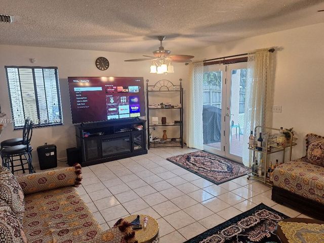 1500 SW 98th Ave, Pembroke Pines, FL 33025